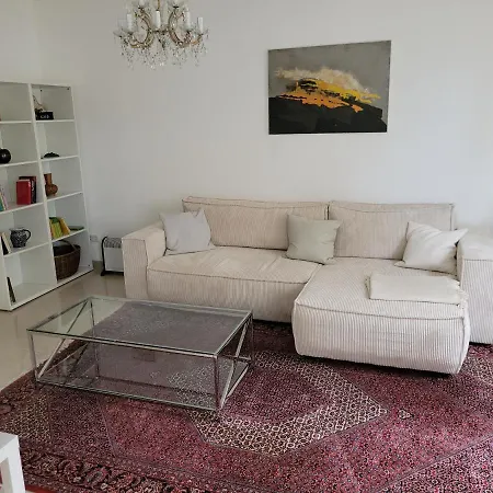 Apartment Stilvoll Eingerichtete Altbauwohnung