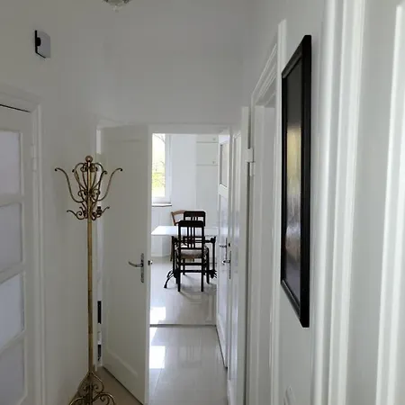 Apartment Stilvoll Eingerichtete Altbauwohnung *