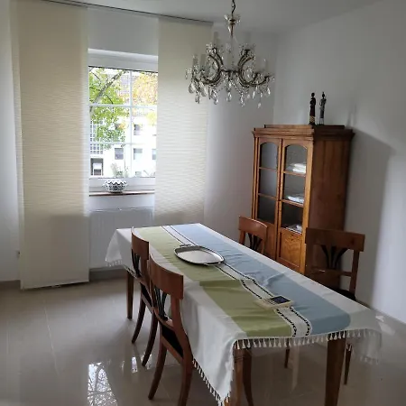 Stilvoll Eingerichtete Altbauwohnung 아파트